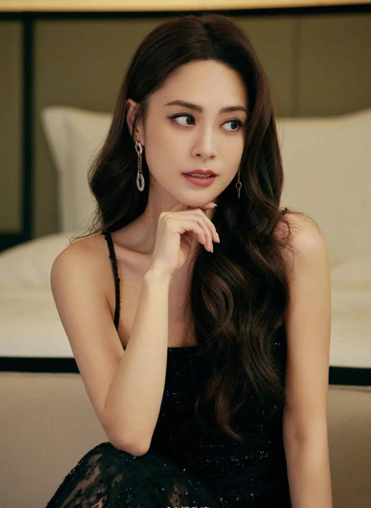 盛世美颜的阿娇屡屡被吐槽衣品,造型师难道下班不管了吗?