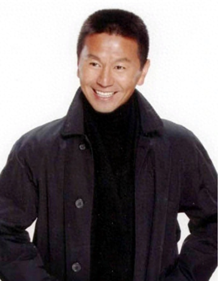 著名演员吴若甫:当红时被绑架,44岁娶22岁妻子,如今怎么样了?