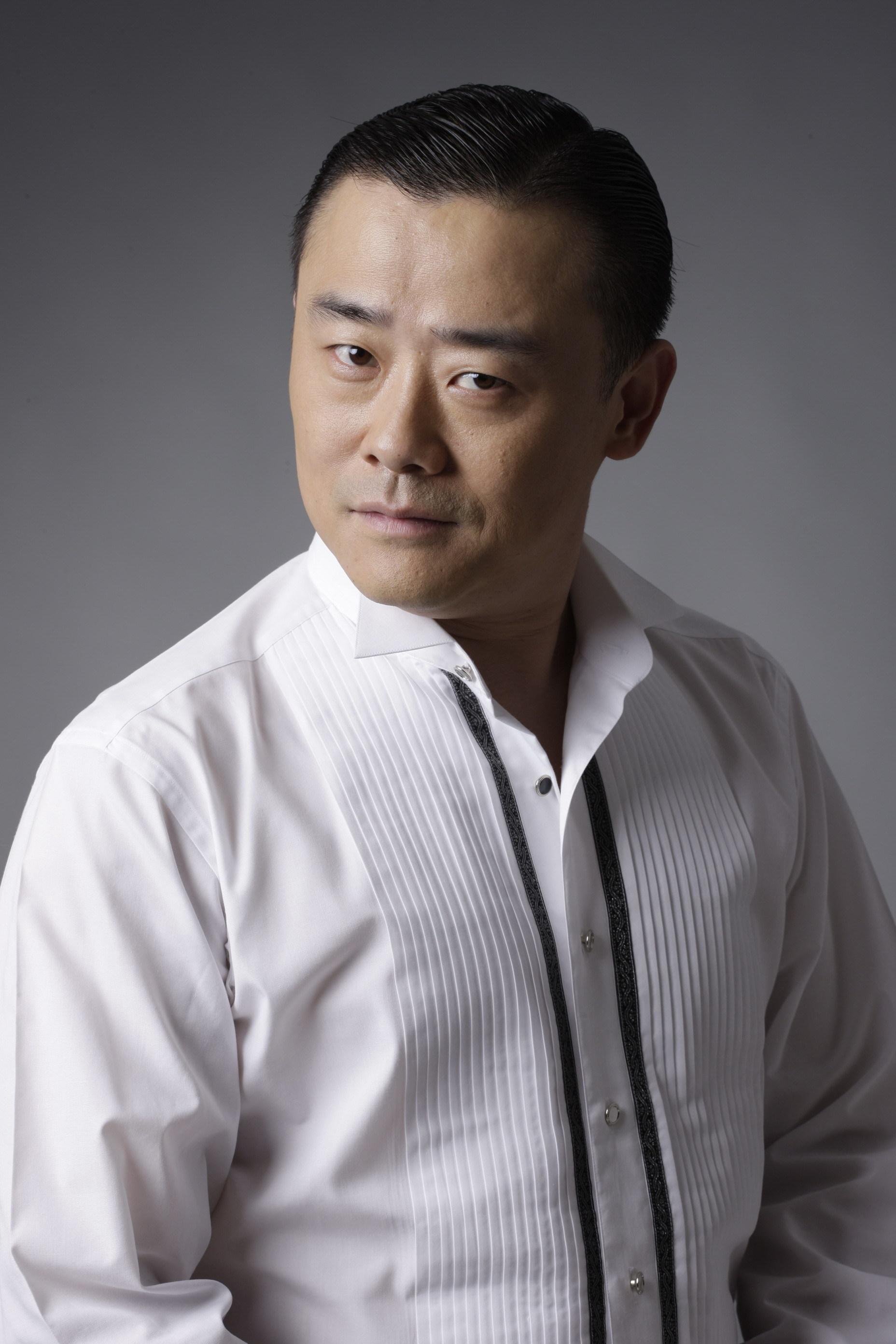 周立波的名气越来越大,他也开始不满足现状,一颗心躁动不安.