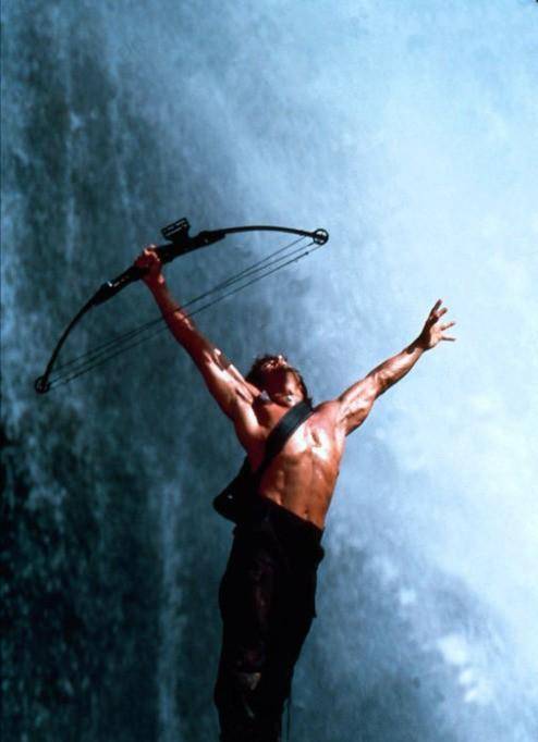 电影讲述了越战老兵约翰·兰博回到后遭到当地警察的无理待遇,引发了