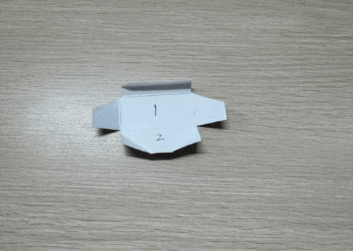 小学生痴迷拍"烟卡":翻垃圾桶,给大人递烟……