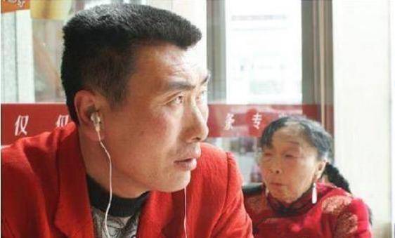 经由父亲提及,知道马玉琴是父亲的同学,李玉成对其又充满了亲切之感.