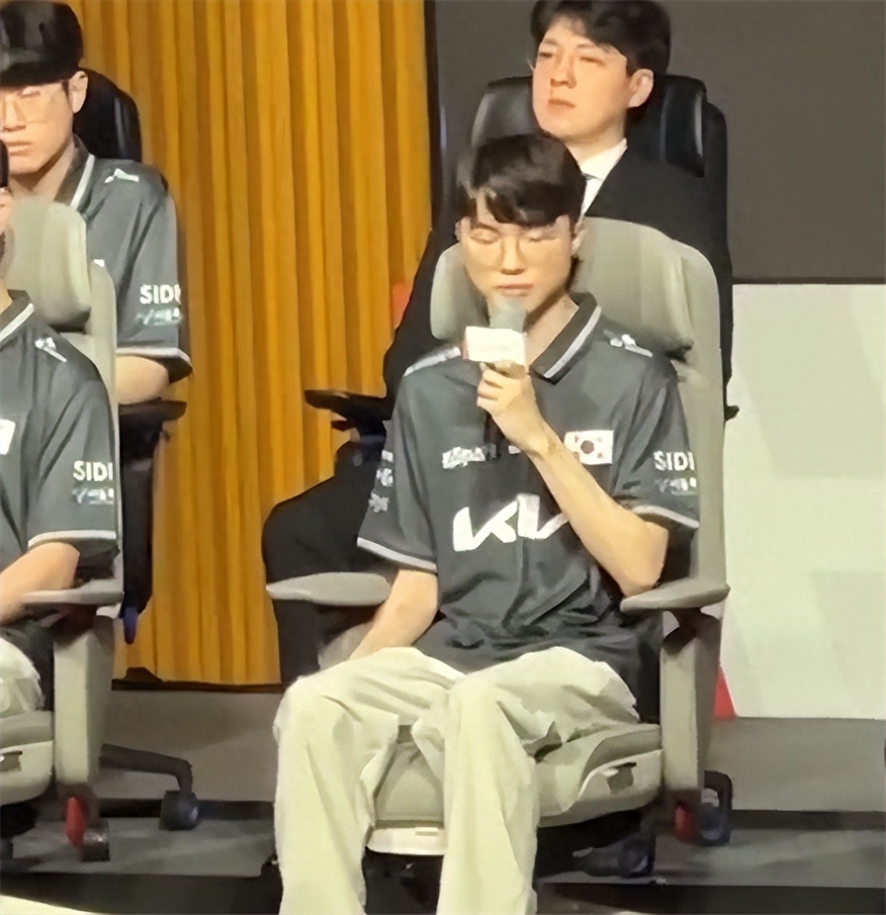 Faker keeps his cool after suffering another nasty fall in Jump King - Dot Esports