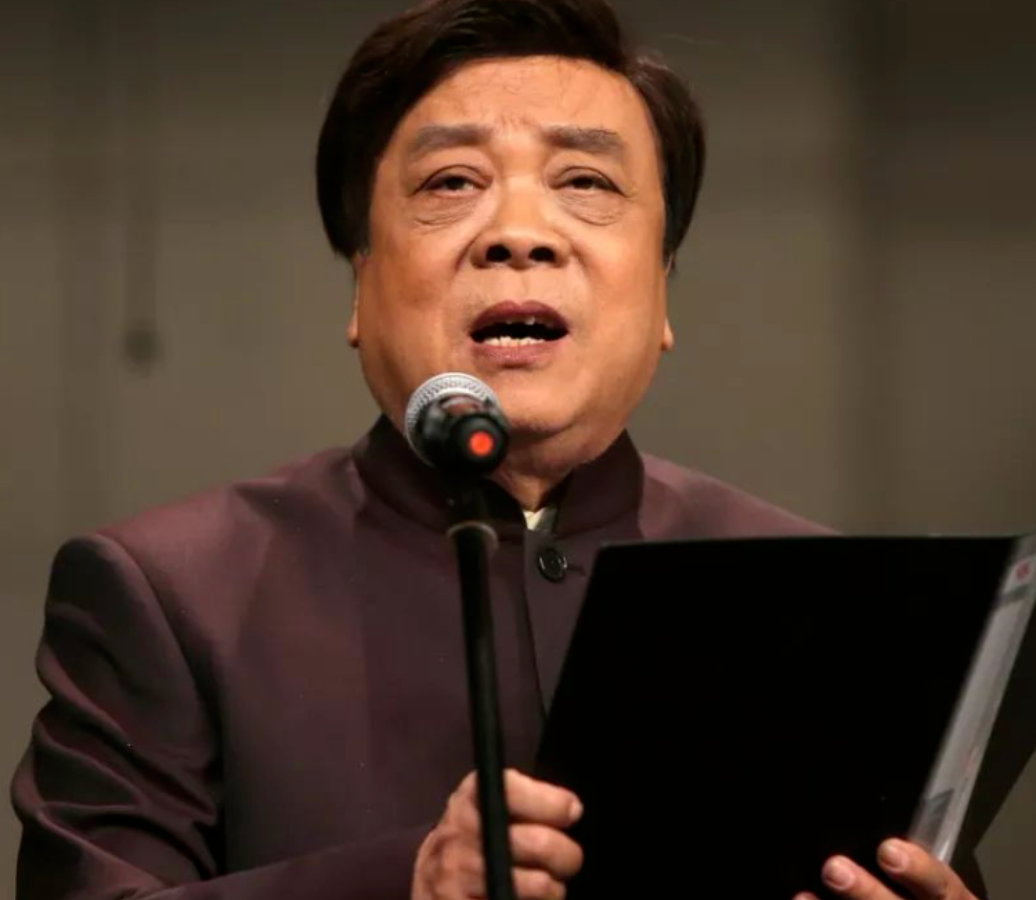 他主持的《人与自然》,《动物世界》给不少观众留下深刻的印象.