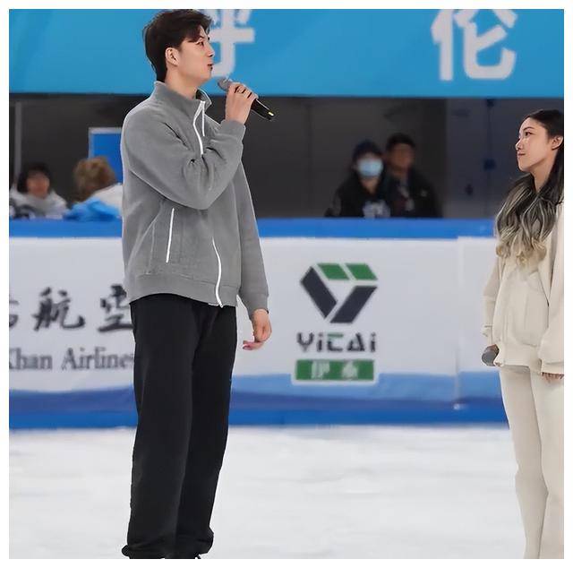 柳鑫宇跪地感恩,王诗玥泪流未止,双冠加冕,感慨万千.