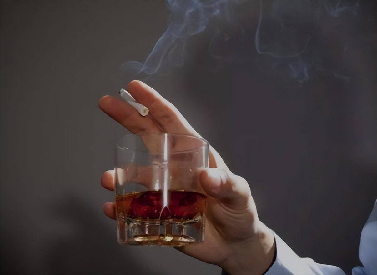 脑出血来临前的3个前兆!医生提醒:若出现其中一个,需尽快就医