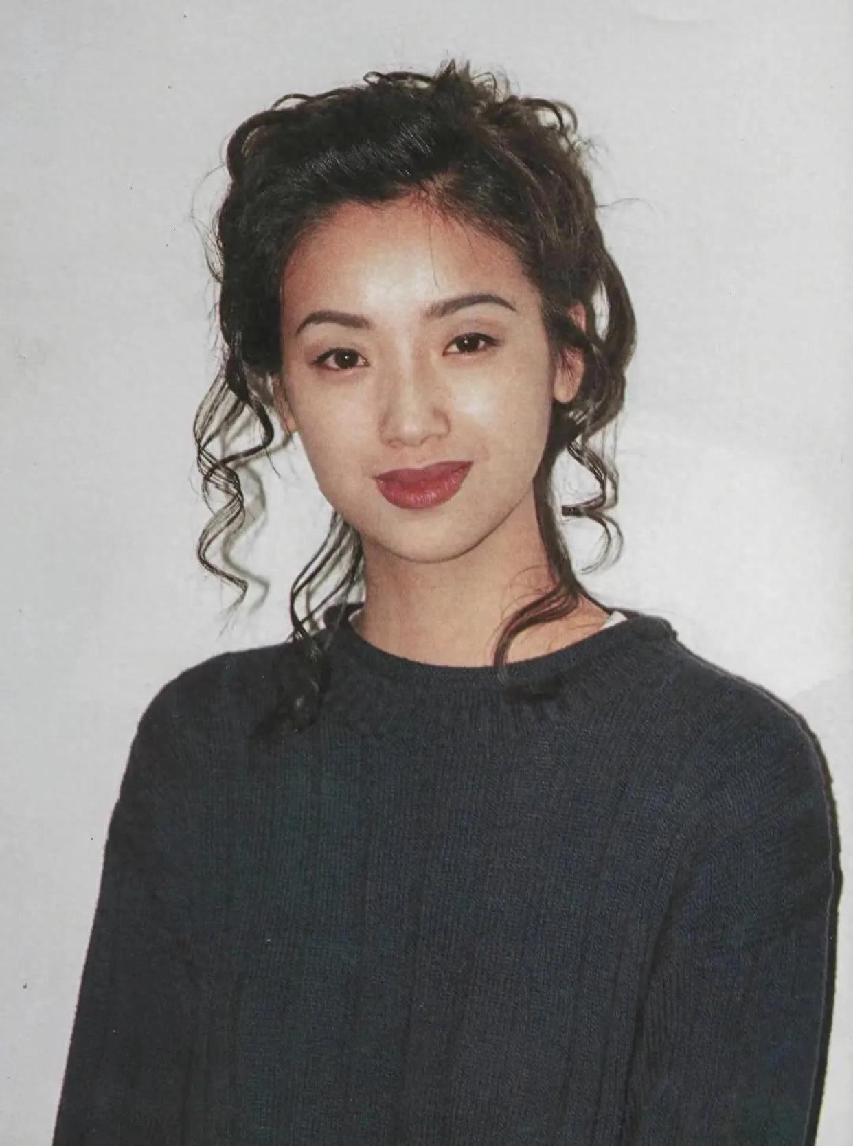 香港女神吴倩莲长相大变样,满头银发,差点没认出来