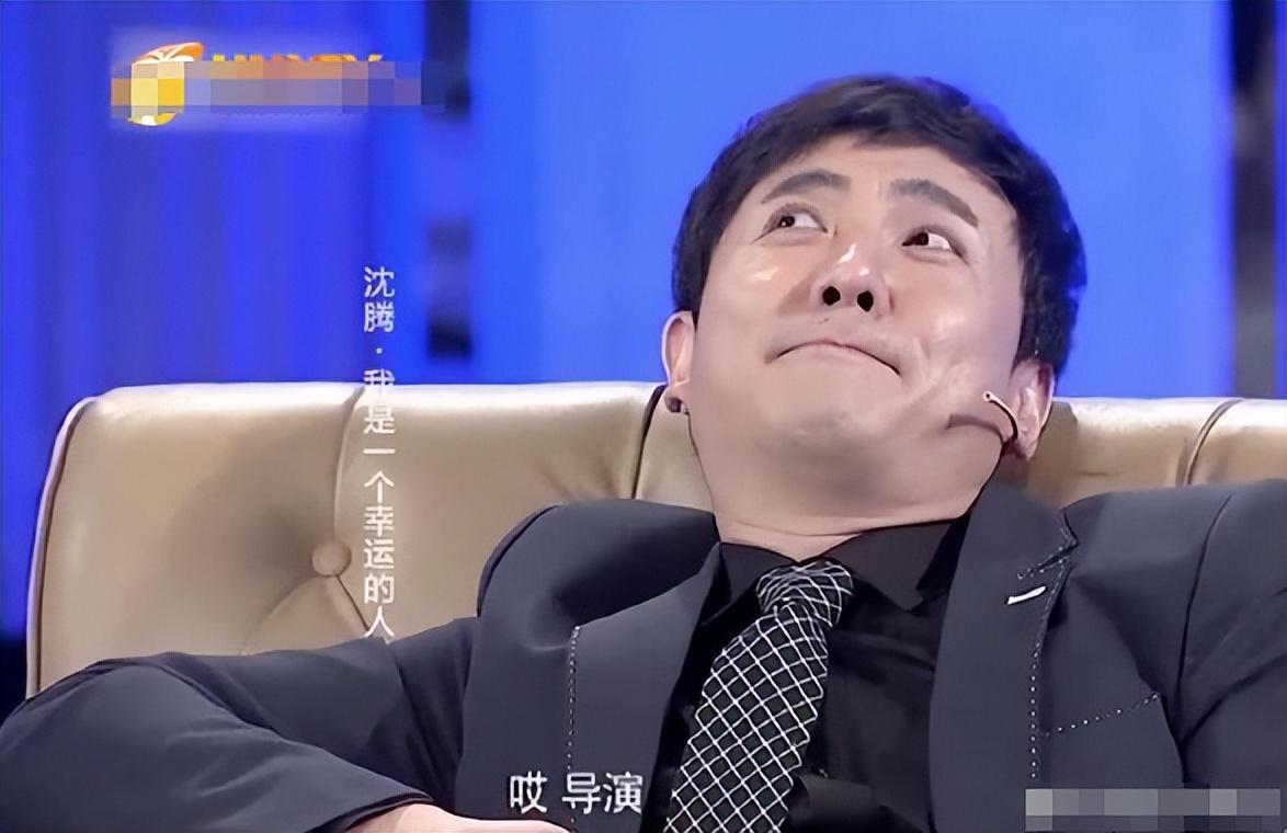 所以,瘫在沙发上的沈腾,颇有几分"麻花"的即视感.