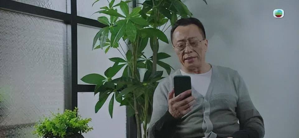 刘纬民惊喜客串tvb新剧,退圈30年出山拍剧全因一人,73岁仍单身