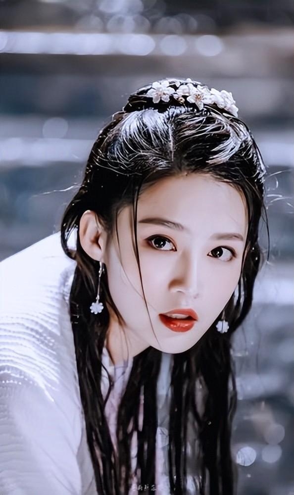 没想到,2023年8月刚开始,32岁李沁就以这样的方式,败光观众缘 没想到,2023年8月刚开始,32岁李沁就以这样的方式,败光观众缘