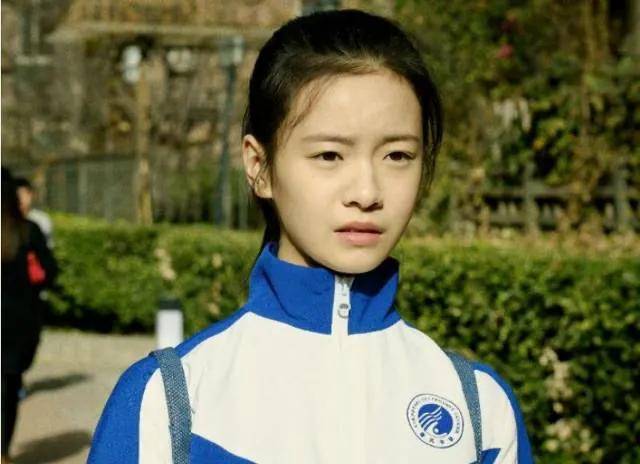 剧中她的表现可圈可点,她本人也很适合这种学生时代的干净清爽的角色