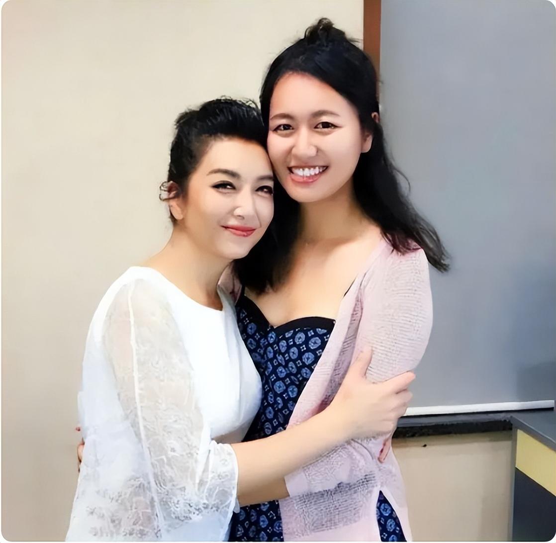 江珊:漂泊坎坷的个体演员,现在为女儿的婚恋操心