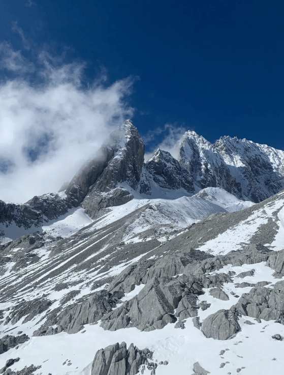珠峰早被登顶,为什么玉龙雪山比其低3000多米,却至今无人登顶?