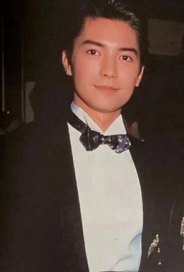 我们第一时间都会想起李小龙,成龙,李连杰等,而尊龙在他们成为国际