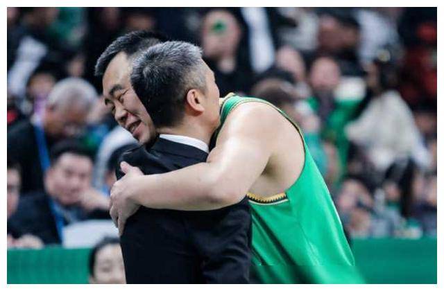 此外,作为辽宁队新任主教练,杨鸣不仅对郭士强敢为执教能力给予高度