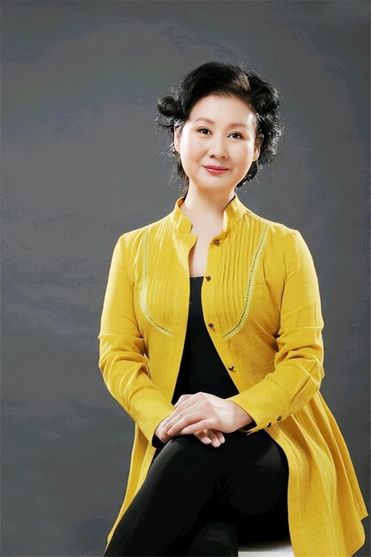 著名演员黄晓娟:接连痛失3位至亲,儿子是她的骄傲