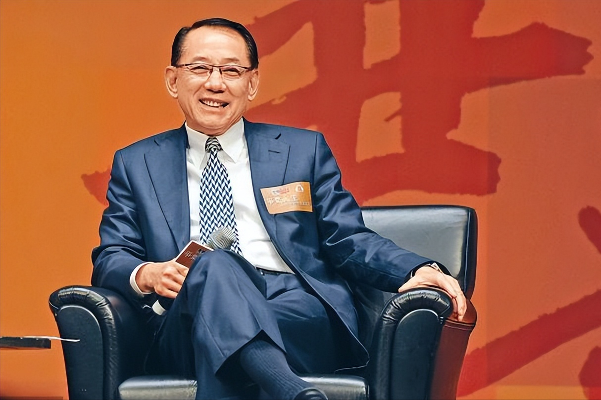 黑道歌手臧天朔有多狂?扇梅婷耳光,砸成龙场子,现却无人问津!