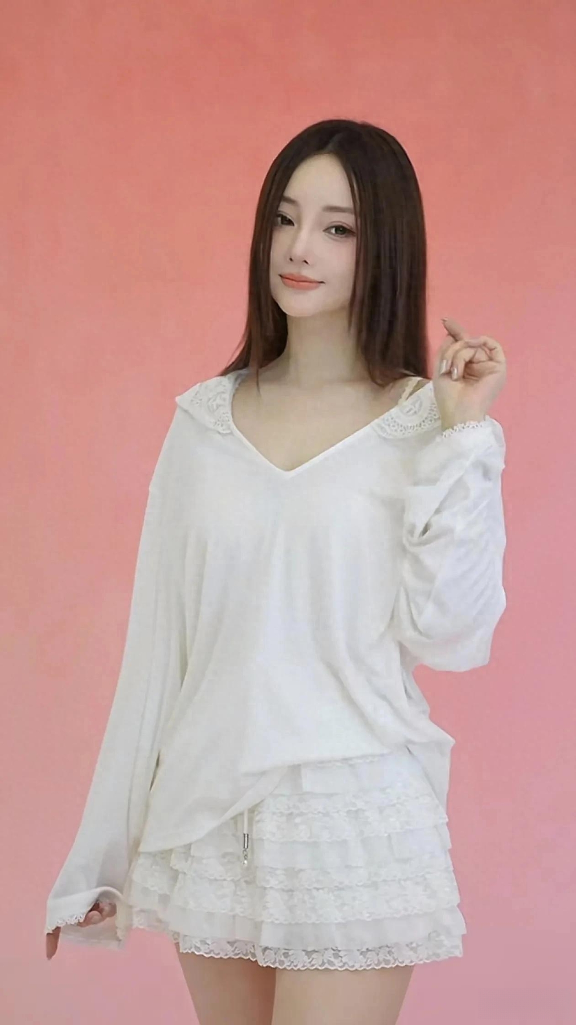 李小璐春夏穿搭:长袖t恤 连帽上衣,蕾丝花边少女感满满,美翻了