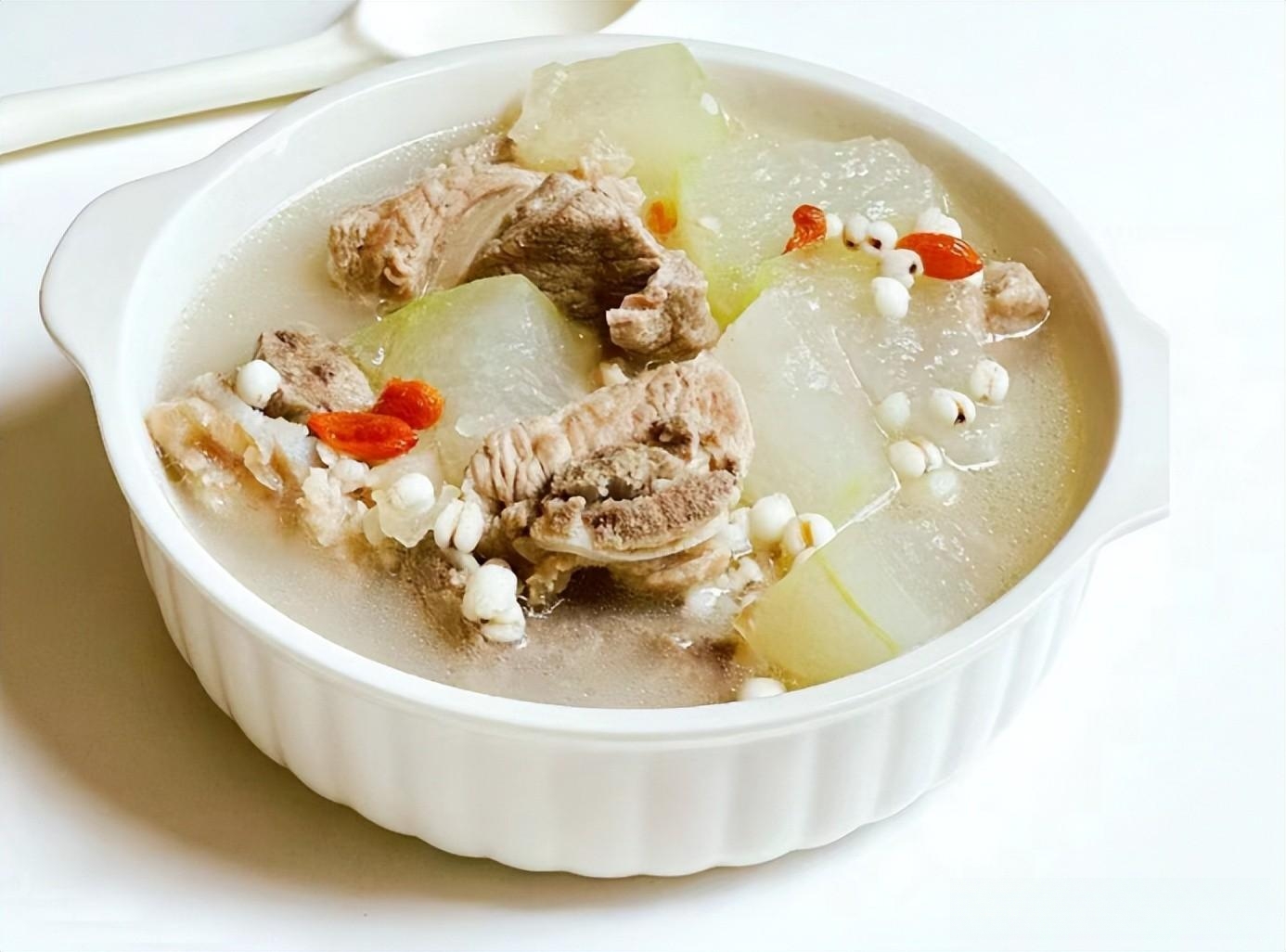冬瓜薏米排骨汤,冬瓜薏米排骨汤的家常做法 - 美食杰冬瓜薏米排骨汤做法大全
