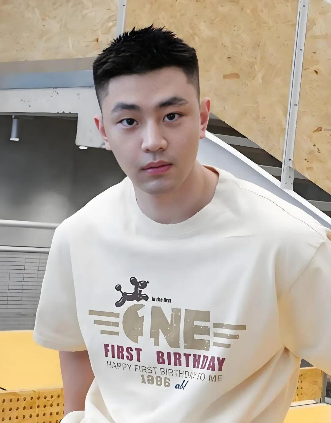 建议"头发粗硬"的男生,剪这3款发型,干净利落硬朗帅气!