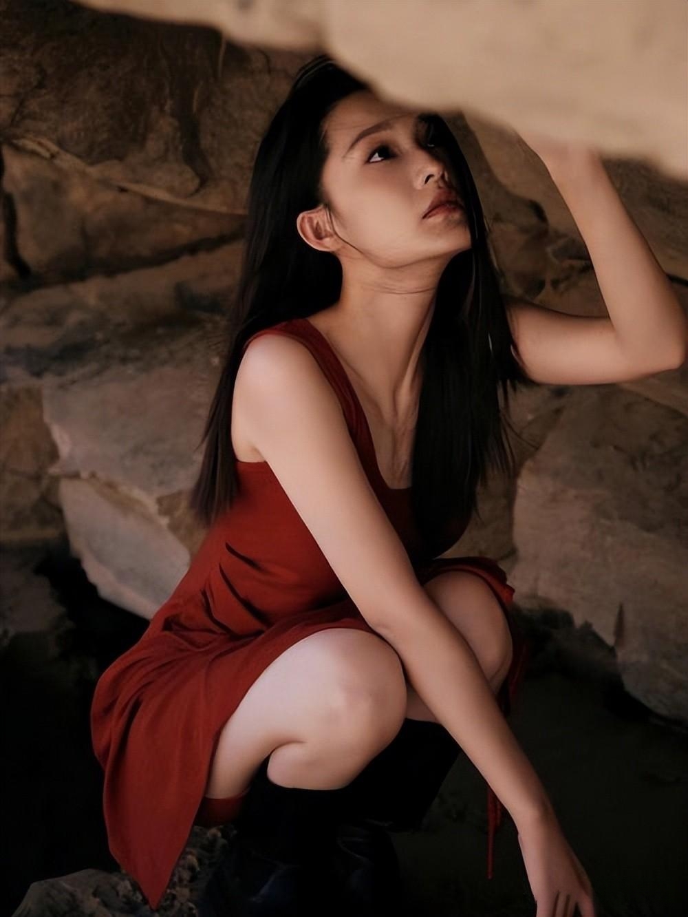 没想到,2023年8月刚开始,32岁李沁就以这样的方式,败光观众缘 没想到,2023年8月刚开始,32岁李沁就以这样的方式,败光观众缘