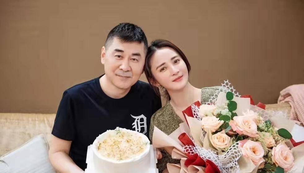 原创"水灵"蒋勤勤的彪悍御夫史:粗糙汉子陈建斌连续15年为她写情诗