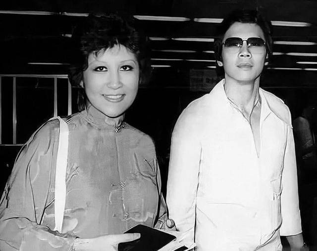 霸气的陈岚:两遇死神重生,拒绝首富之子,丁佩退位让出向华强