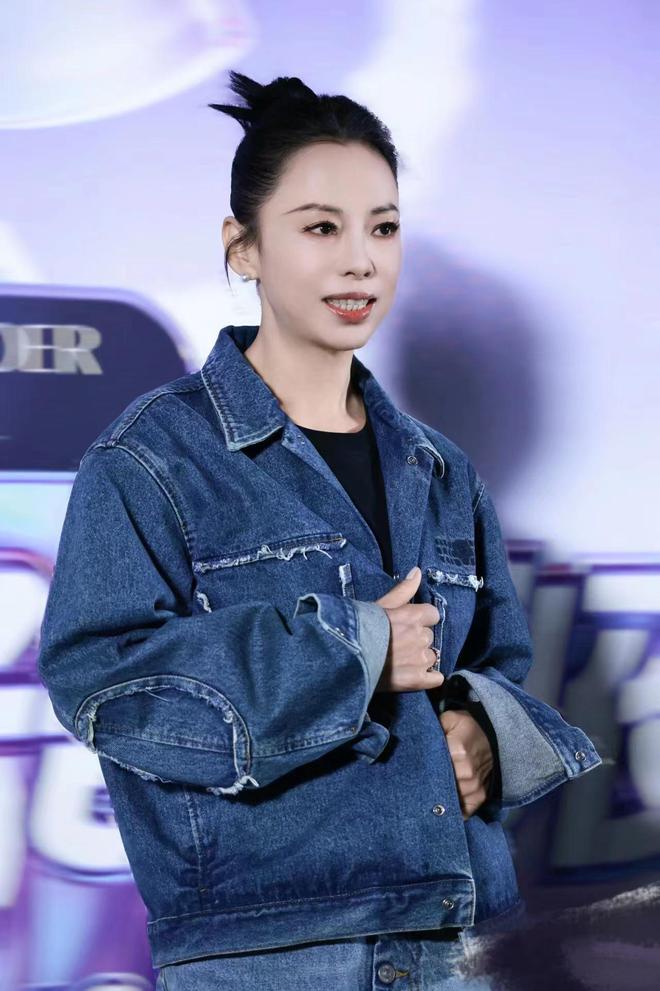 23岁得那英相助,28岁吞药自杀,三婚三离,"最丑天后"如今怎样