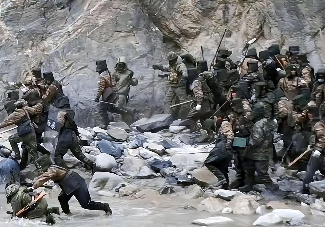 印前参谋长回忆20年中印对峙:中国坦克推至500米,印大炮已待命