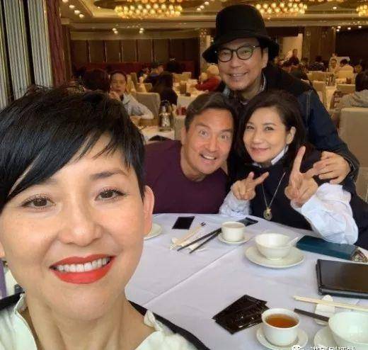 与前夫育有一子两女的刘美君,虽然已是奶奶级别,经常会回加拿大陪孙儿