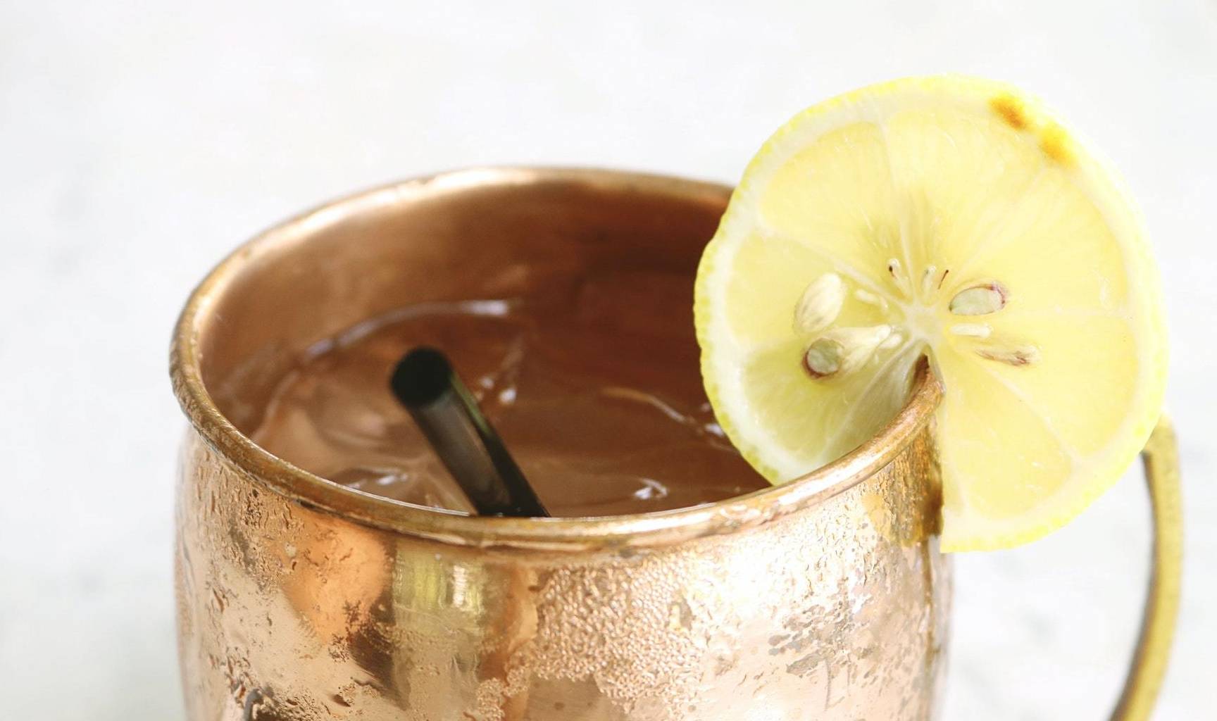 然而,加糖冰茶就像苏打水一样,含有大量的糖和空热量——任何抗氧化剂