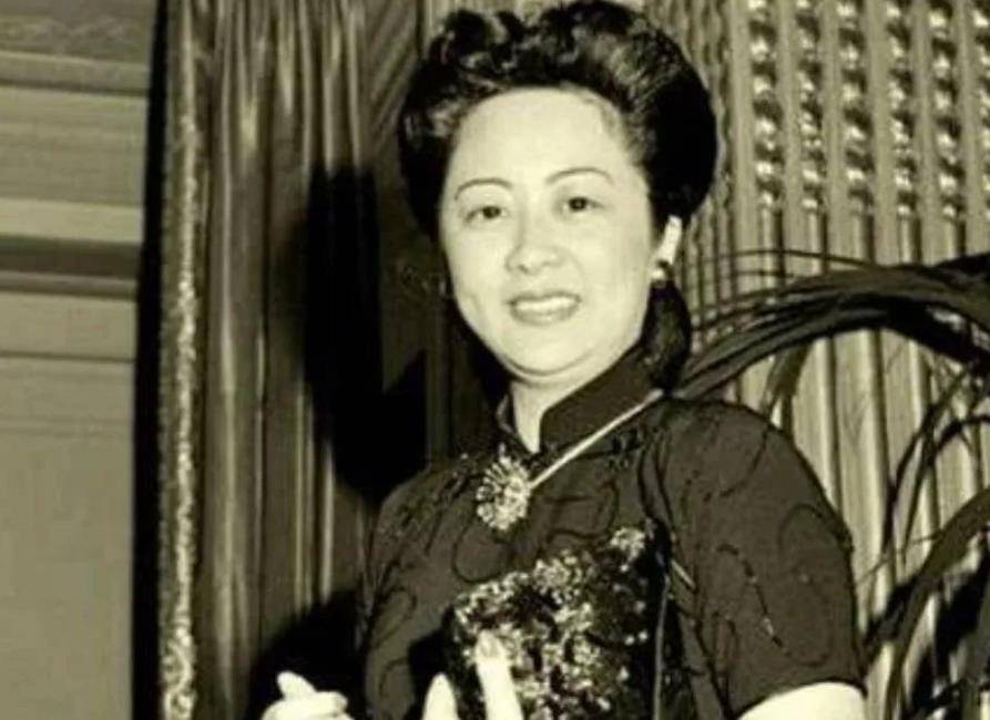 青楼出身,一嫁首富子二嫁孔家长子,无儿无女却晚景极好,她凭啥
