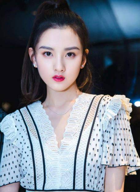 瓜子脸不敌小圆脸?看到这些圆脸女神,网友:太好看了