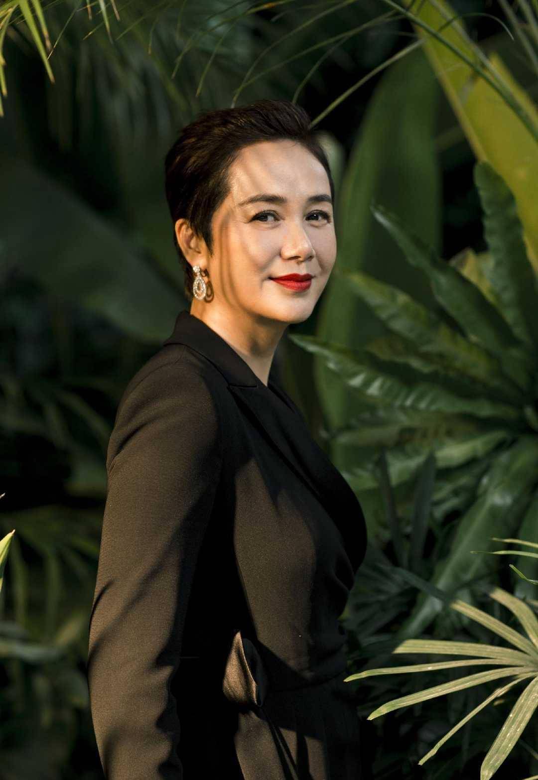 因为如果蒋雯丽和顾长卫离婚,虽然说蒋雯丽是一名实力派演员,但顾长卫