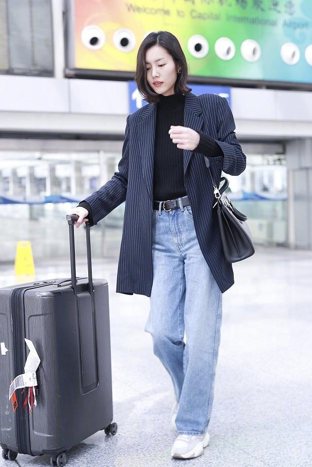 大表姐刘雯日常穿搭展现超模气场,学会3大法则,你也能如此吸睛