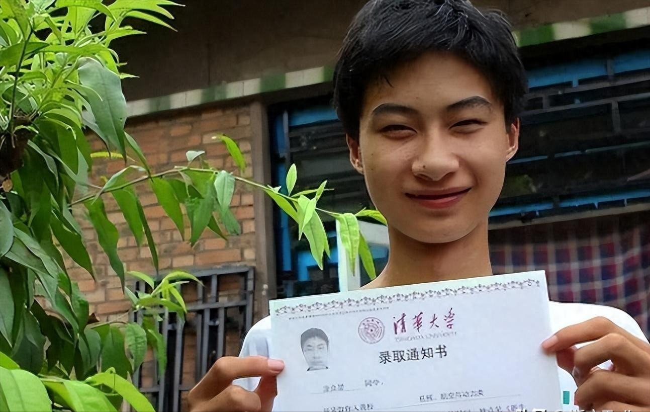 瘫子娘,疯子爹,744分高考状元被清华录取6年后,现状令人泪目