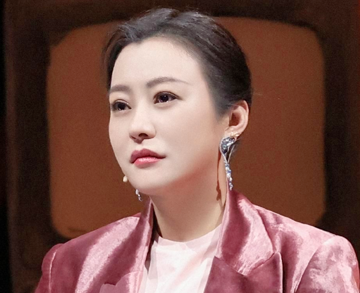 郝蕾算不算顶级大美女?看她和袁立,唐嫣等人的合照就有答案了