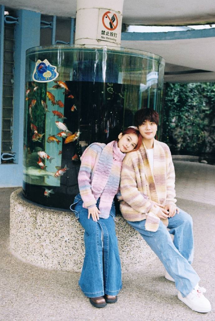 陆虎陈曌旭发糖,钟楚曦官宣恋情,和男友在健身房秀恩爱