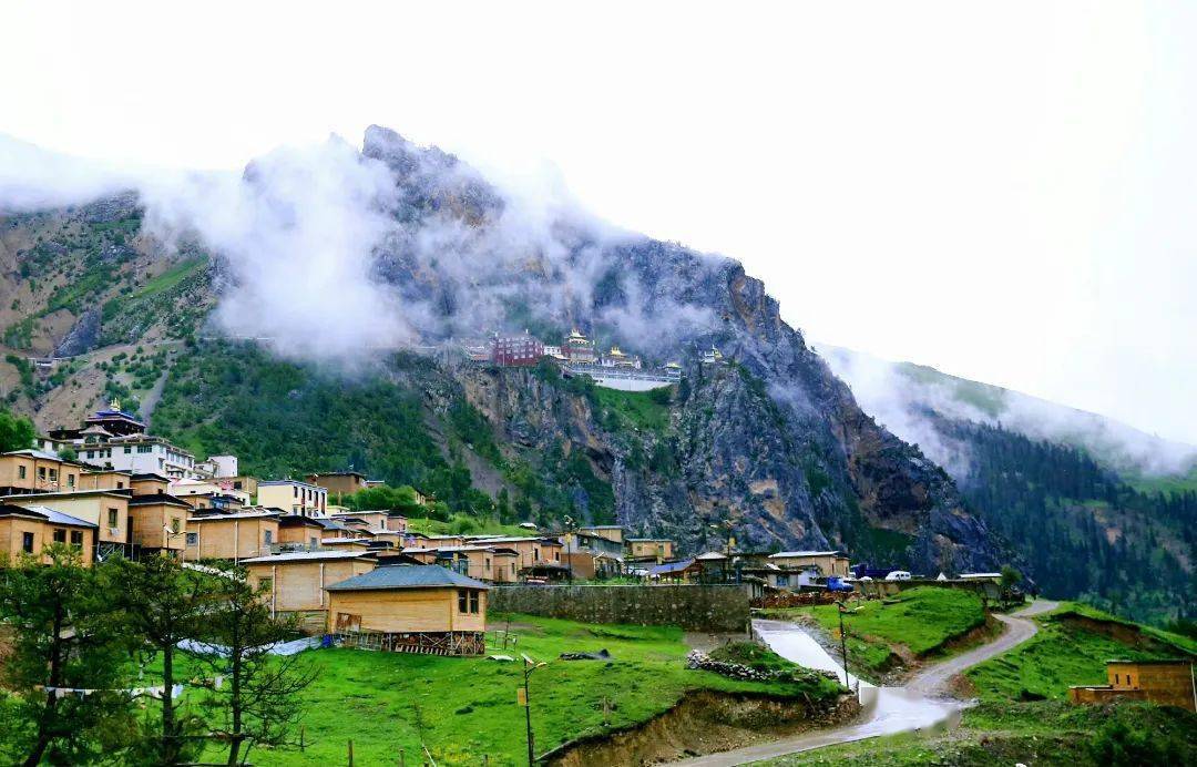 尕多乡——尕朵觉悟神山东面——曲麻莱县——约古拉泽——黄河源头监