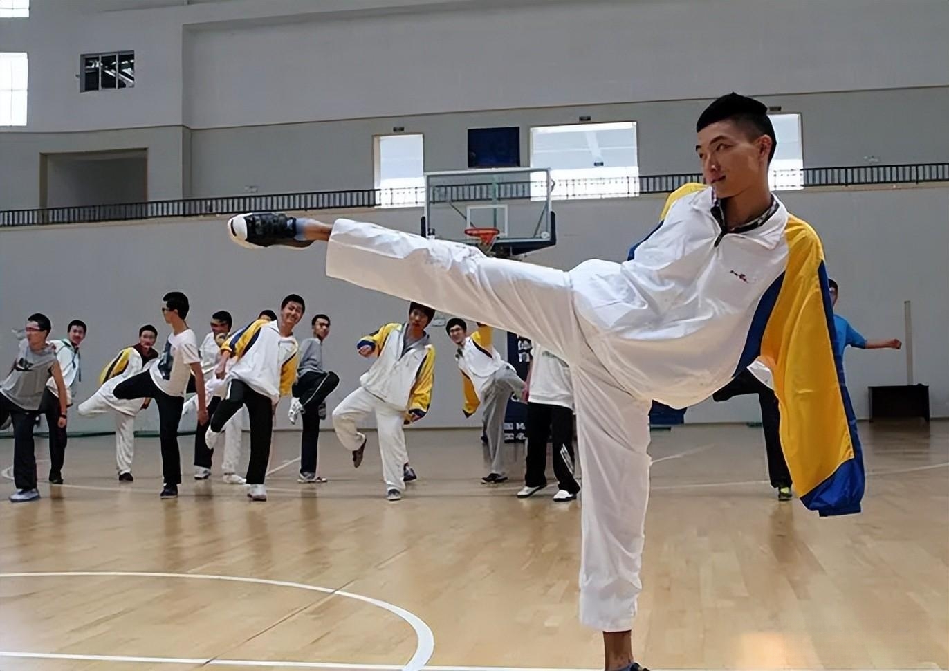 在母亲的开导和教育下,杨孟衡参加了残疾