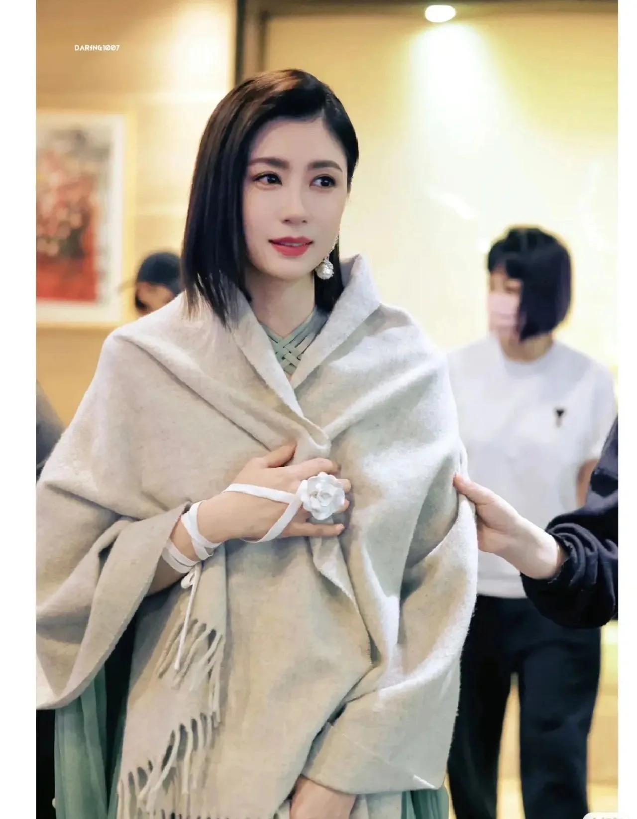 徐怀钰,陈嘉桦ella,黄丽玲a-lin,陈意涵香港:蔡少芬,李彩桦,卢靖姗