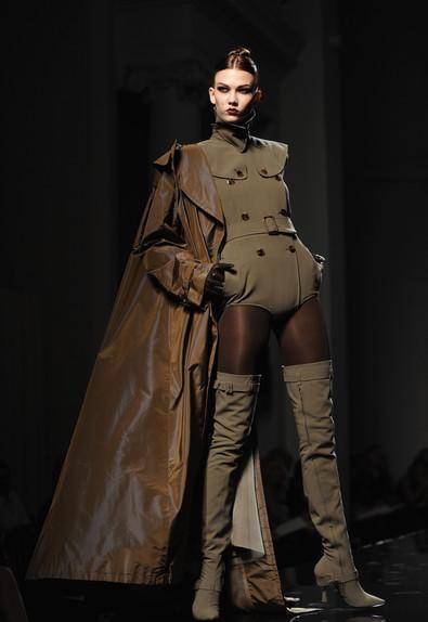 时隔十年,维密天使卡莉克劳斯的那场走秀,至今令我称赞