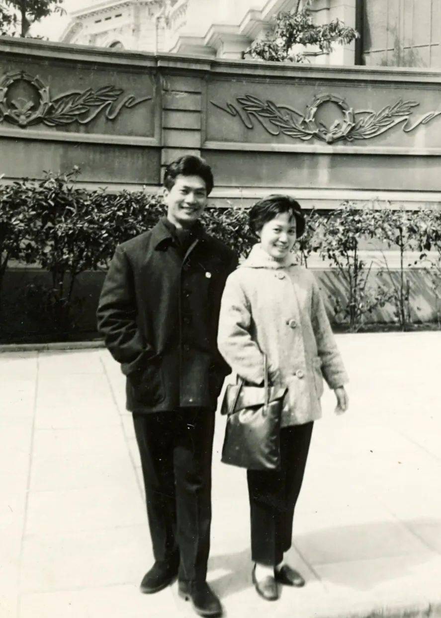 老戏骨梁波罗:妻子陪他闯过生死劫难,他白发苍苍给百岁岳母尽孝