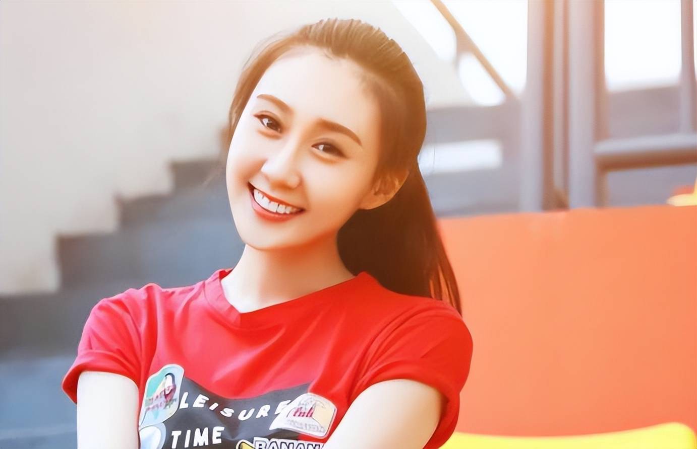 而且水亦诗班出名的也不少,像央视春晚主持人马凡舒,财经频道刘雨哲