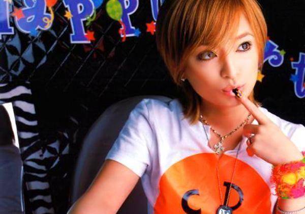 原创7岁赚钱养家,41岁未婚产子却不结婚,滨崎步的人生比电影还精彩