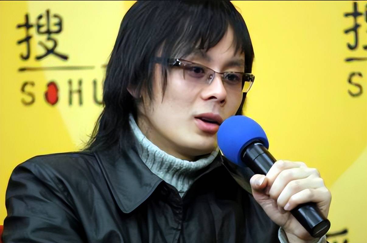 歌手唐磊发声力挺农夫山泉,短短19个字,却出现三个低级失误