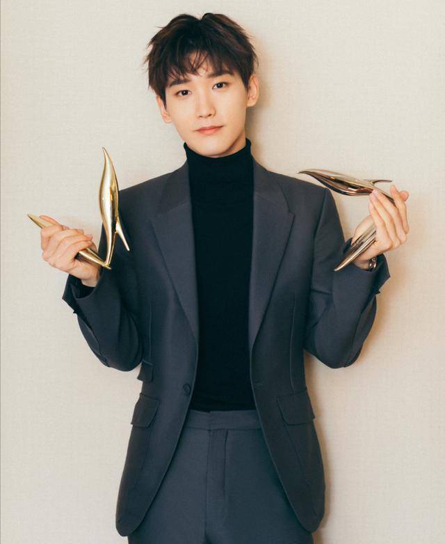 邢昭林似乎有意的在默默的积攒演戏经验以提升自己的演技,不炒作