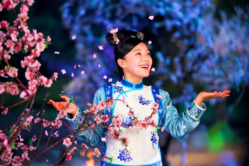 拍《宫锁珠帘》时,赵丽颖,杨幂,舒畅,杨蓉一起给她做配,现在回头看,是