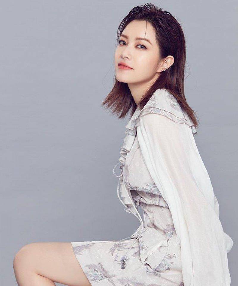 三,可以说这个老人造就了徐怀钰悲惨的童年,她的父亲被老人逼迫去贩d