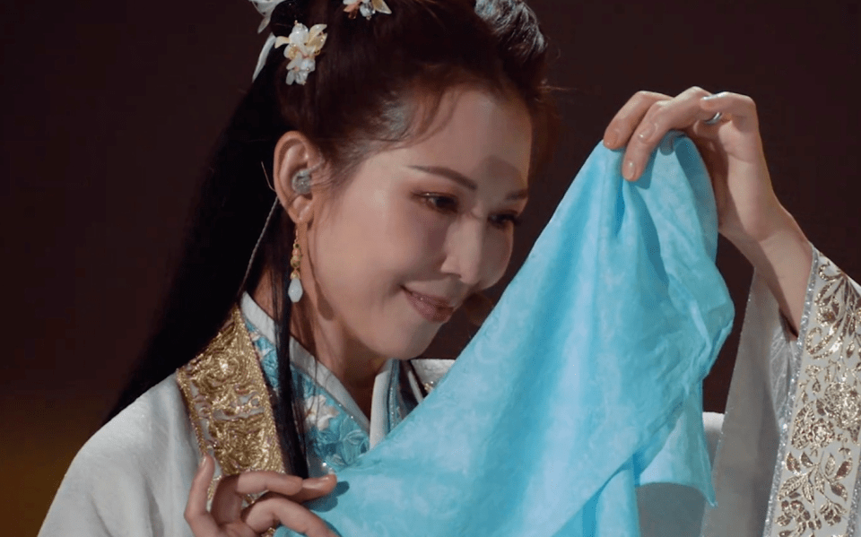 浪姐初舞台表演中蔡少芬再现tvb经典角色"甄宓"献唱《惜花》,精彩的